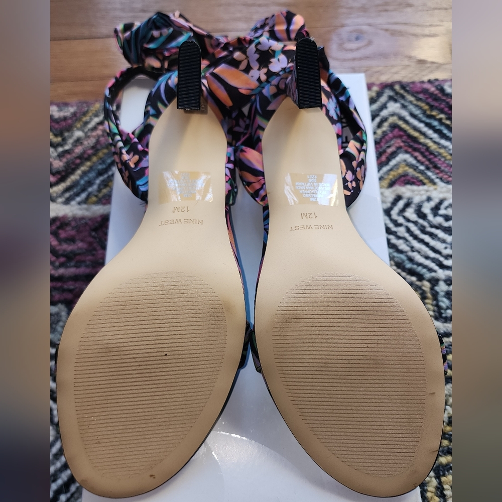 Beautiful, brand New Nine West Kelsie Sandals - Picture 4 of 8